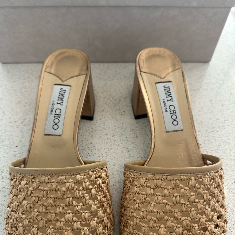 Jimmy Choo Minea 45 Woven Raffia slide heeled Sandals in Barley. Size 39.5 EU - Picture 13 of 14